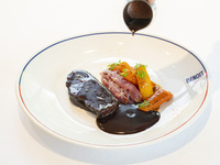 [Lunch Chef's Choice Course] 1 appetizer, 2 main dishes, 1 dessert, total of 4 dishes, 1 drink included