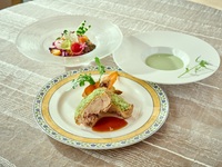 土日祝【ランチコース付】『ピーターラビット™アフタヌーンティー ～in Blossom Garden～