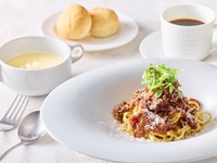 《平日限定＊ビジネスランチ》[公式HP]パスタ：ボロネーゼ／パン／スープ／珈琲・紅茶 付）