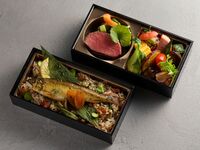 Gifu Hida beef, French sweetfish two-tiered bento box ＿【Shared boat】Sightseeing boat ticket package plan