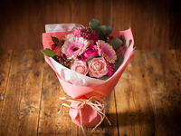 ＜お花の予約は5日前17:00まで＞【フラワーアレンジメント】花束A