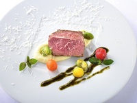 【僅限7月、8月】以杯裝香檳和和牛為主菜的美味晚餐套餐【升級】33,000日元 → 25,000日元