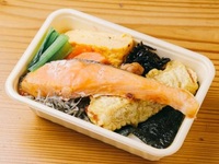 銀鮭と揚げ鯛ちくわ海苔弁
