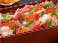 【ランチ限定】「かなや特選　海鮮ばらちらし重」小鉢、お新香、お味噌汁