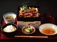 [Zenen specialty] Sukiyaki set meal of A4 black wagyu beef sirloin (limited to 10 meals per day)