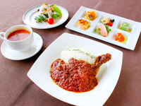 【ディナー】＼まるごと骨付きもも肉　スパイスチキンカレー／
