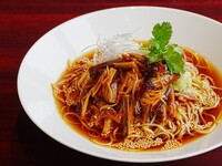 【6月1日～8月31日】涼麺フェア　豚耳と葱のピリ辛冷やし麺
