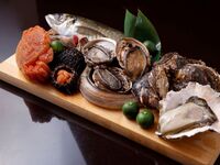 [Только ужин] 11 сезонных блюд, в том числе высококачественные сезонные ингредиенты и три основных блюда из говядины Вагю + 9 видов сочетаний с сакэ - Mankan