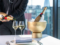 <Please order with the course> Free-flow including Moet & Chandon