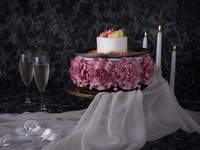 캐주얼 기념일: 총 10품 구성 — 야경과 모던 프렌치로 축하하는 오리지널 케이크 포함 기념일 디너입니다