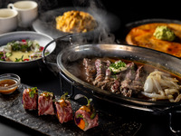 [Mitsubachi Dinner Course] A plan packed with popular mitsubachi dishes such as Wagyu beef spring rolls, Mexican pizza, and special sea urchin noodles.