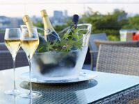 [1F Garden Lounge Area/Sofa] Children under 3 years old