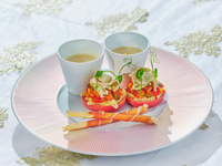 ＜平日＞『大人のご褒美パフェ付き プチシェリー‛ピーチ＆ローズ’アフタヌーンティー』フレグランスメゾン＜グタール＞のアイコニックなプチシェリーの香りに包まれて　マリアージュフレール1杯＋その他ドリンクお替り自由　7/1～9/12