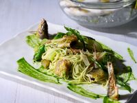 焼き茄子と鮎のカッペリーニ　爽やかな蓼のアクセントを清流に見立てて