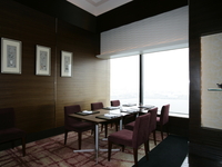 【窓側個室確約・プロポーズプラン】薔薇12本の花束＆乾杯シャンパンなどペアリングドリンクを含む中国料理コース全7皿 | 1名様 44,000円