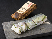 [Zum Mitnehmen] Makrelen-Sushi-Rolle