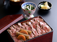 7月8月限定ランチ　ローストビーフ重