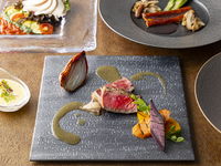 [Limited number of groups] Moet & Chandon bottle + instant photo dinner course