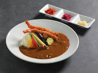 夏季蔬菜咖哩配炸蝦