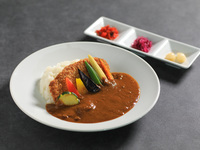 Summer vegetable curry with pork cutlet