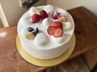 Fresh cream decoration 15cm (4-6 persons)