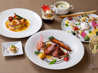 SIGNATURE DINNER with free-flow beverages