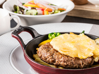 《プチ記念日プラン》”ラクレットチーズハンバーグの特別ディナーで乾杯♬”