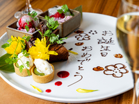 オフィシャルWeb限定最安値【そしじーSOSHIJI】お造りやWメインなどの贅沢食材+ペアリングワイン1人3杯+メッセージプレート