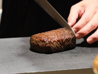 [The Kobe Steak Course] – Cræfted over Charcoal + Sparking Sake 47,500 yen