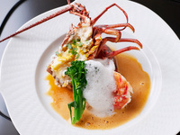 川岸牧場産神戸牛雌牛の炭火焼きと“伊勢海老”4.4万円コース