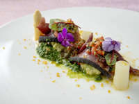 Seasonal Lunch Course (weekdays) 7,600 yen