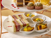 【休日】オータムアフタヌーンティー”Les feuilles d'automne”＋シャンパンフリーフロー付き