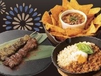 熱帶美食攤位/菜單（最後點餐時間 21:00）
