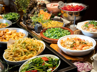 ◇土日曜日・祝日◇90分制『パクチー食べ放題♪焼き立てパッタイ&本格タイカレー2種、タイヌードルと“チェ”のご褒美エスニックブッフェ』