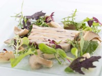 平日限定のお得なランチコース￥2948～　一部追加料金を頂戴するメニューがございます