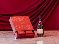 Box of 4 with Hennessy VSOP