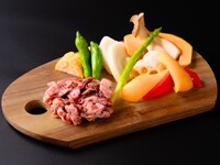 【オプション】国産牛すじと彩り野菜のBBQプレート