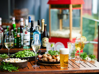 Limited price!!【NAMIKI Beer Hall】46 types of unlimited drinks, unlimited popcorn and edamame, plus a popular green salad with quinoa and avocado, and Japanese Beef steak plate.