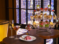 9月1日より新メニュー！　イブニングハイティー  ～ 58種フリーフロー×国産牛のローストビーフ×夜パフェ ～