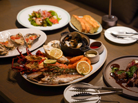 オフィシャルWEB限定【和牛＆シーフードプラッターのプレミアムシェアプラン】＆メッセージプレート(個室確約）