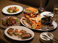 オフィシャルWEB限定【和牛＆シーフードプラッターのプレミアムシェアプラン】＋スパークリングやモクテル含む2時間飲み放題(個室確約）