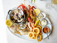 オフィシャルWEB限定【シーフードプラッターシェアプラン】絶品シーフードラクサ＆メッセージプレート(個室確約）