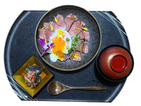 Set da pranzo con ciotola di manzo WAGYU arrosto