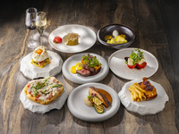 Lunch course consisting of a choice of appetizer, main dish and dessert