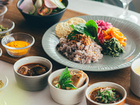 August only: Three types of spicy curry and colorful vegetable achar: Pork Vindaloo Curry, Thai Green Curry, and Japanese Keema Curry