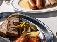 [LUNCH] BEER TERRACE with 2 hours of free-flowing rose champagne