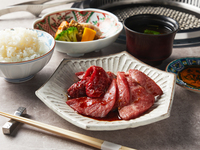 [Speciality  Yakiniku Lunch] 3 Specially Selected Parts of Aged Yonezawa Beef + Sparkling  Wine(private room commitment)
