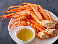 <オプションメニュー>  北海道産ボイル紅ズワイガニ カニ酢：一肩100g：1,500 円（4日前までの要予約）