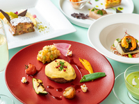 HOLIDAY SIGNATURE LUNCH with Glass of Sparkling Wine 
