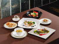 Меню де "Кура" полуфабрикаты (в основном домашняя говядина)